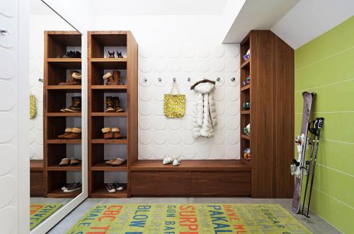 Какие материалы наиболее подходящие для отделки прихожей в маленькой студии. Дизайн маленькой прихожей: как составить проект самостоятельно и визуально увеличить пространство