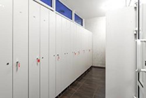 Гардеробные шкафчики для раздевалок размеры. Шкафы для производственных раздевалок 10