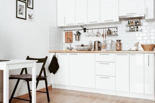 Какие материалы и цвета лучше использовать для зонирования маленькой студии. Дизайн студии 20 кв. м