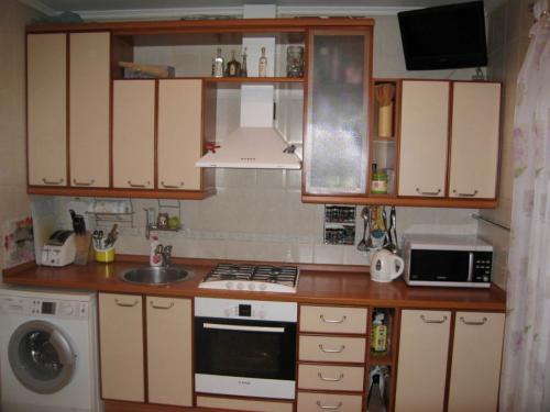 Как сделать вытяжку над газовой плитой своими руками. Вытяжка своими руками – грамотное проектирование, лучшие конструкции и правильная установка (110 фото)