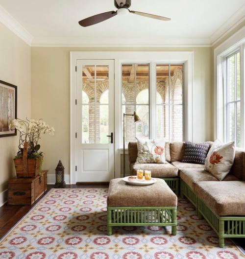 Интерьер в бежевых тонах с яркими акцентами. Сочетание бежевого с яркими и нейтральными цветами