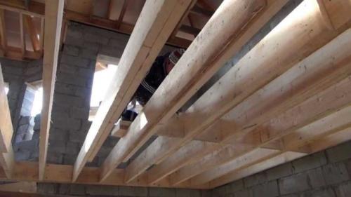 Какие характеристики должны иметь плиты и листовые материалы для устройства чернового пола. Конструкции перекрытия по деревянным балкам