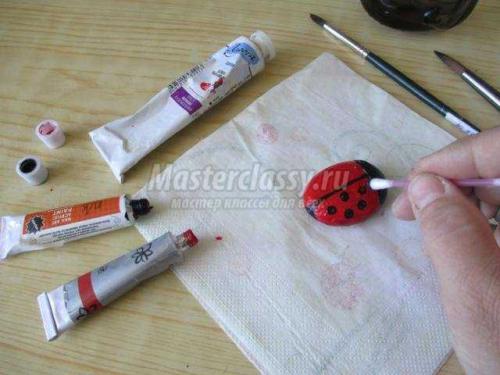 Удивительное перерождение: из пластмассовой бутылки в божью коровку 07