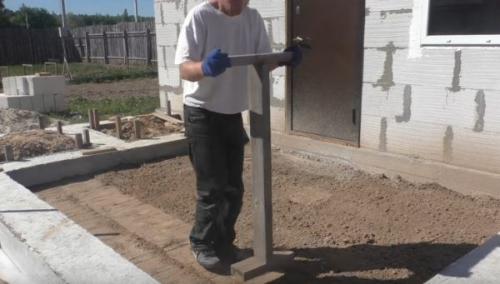 Какие инструменты и материалы необходимы для обустройства полов в частном доме. Бетонный пол по грунту своими руками – пошаговая инструкция