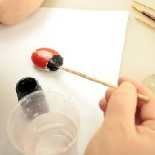 Как создать разноцветные пятна на божьей коровке. Мастер-класс «Божья коровка»