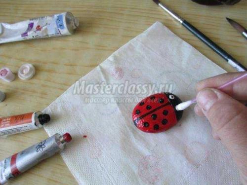 Удивительное перерождение: из пластмассовой бутылки в божью коровку 08