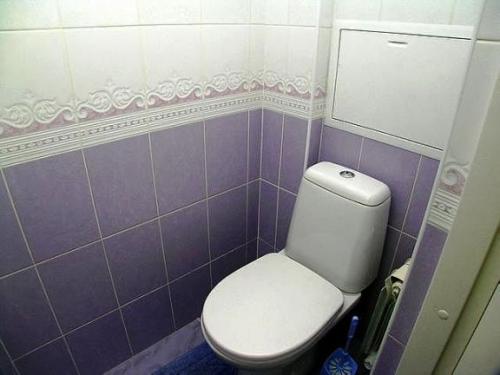 Недорогая отделка стен в туалете. Вариант 3 – Кафельная плитка