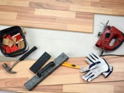 Ламинат в туалете на полу. Ламинат в туалете: плюсы и минусы, выбор, примеры отделки