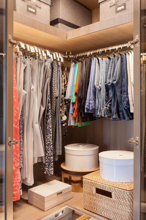 Чем хорош отдельно стоящий гардеробный шкаф. Старый добрый платяной шкаф 01