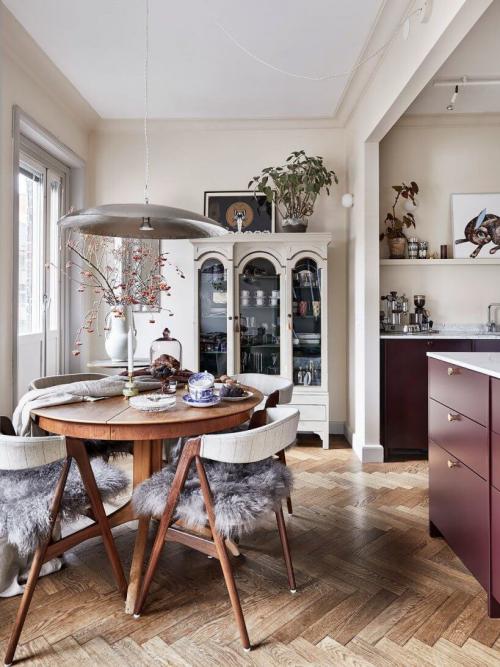 Как выбрать кухонный стол: выбор размера, формы и цвета