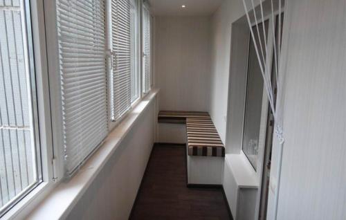 Какие окна лучше ставить на балкон раздвижные или распашные. Остекление лоджии, какой профиль предпочтительнее? 08 Какие окна лучше ставить на балкон раздвижные или распашные. Остекление лоджии, какой профиль предпочтительнее? 08