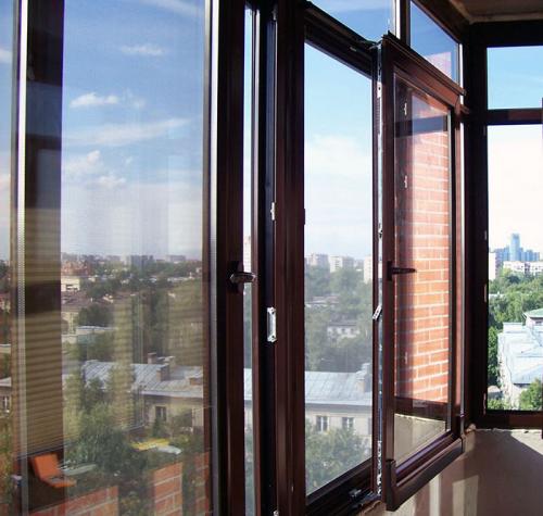 Какое остекление балкона лучше. Какие балконы лучше — пластиковые или алюминиевые