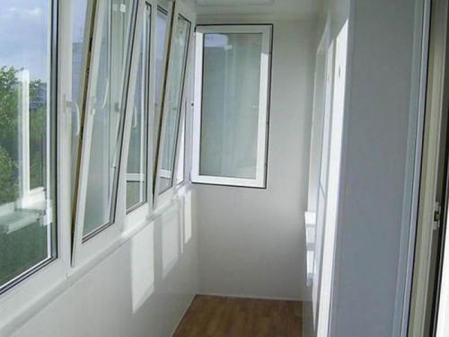 Какое остекление балкона лучше. Какие балконы лучше — пластиковые или алюминиевые