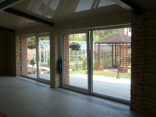 Окна для балкона раздвижные. Окна на балкон раздвижные: какие выбрать и как установить