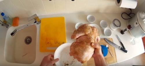 Сочная курица в духовке с хрустящей корочкой в рукаве. Рецепт курицы в духовке целиком в рукаве