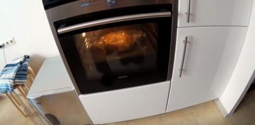 Сочная курица в духовке с хрустящей корочкой в рукаве. Рецепт курицы в духовке целиком в рукаве