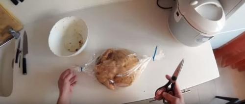 Сочная курица в духовке с хрустящей корочкой в рукаве. Рецепт курицы в духовке целиком в рукаве