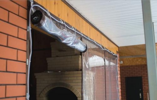 Можно ли стеклить балкон в дождь. Особенности устройства и крепления