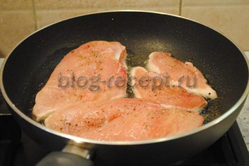 Как готовить курицу в духовке кусочками. Кусочки филе курицы (грудка) с овощами в духовке