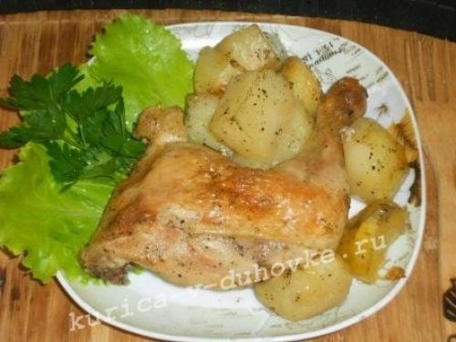 Курица в фольге в духовке с картошкой. Курица с картошкой в духовке в фольге