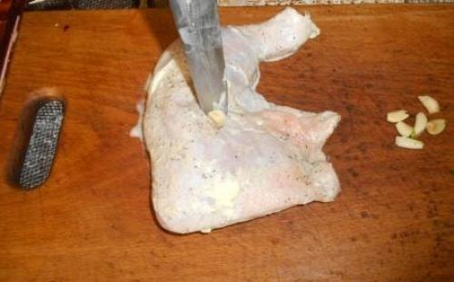 Курица в фольге в духовке с картошкой. Курица с картошкой в духовке в фольге