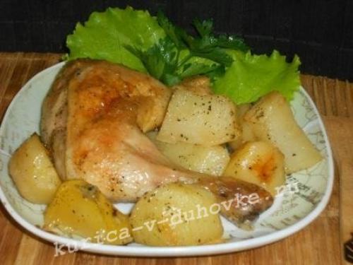 Курица в фольге в духовке с картошкой. Курица с картошкой в духовке в фольге