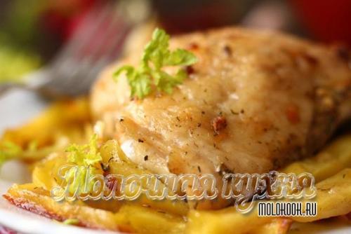 Куриные бедра с картошкой в духовке на противне. Готовим вкусные куриные бедра в духовке с ломтиками картошки — самые удачные рецепты