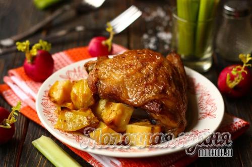 Куриные бедра с картошкой в духовке на противне. Готовим вкусные куриные бедра в духовке с ломтиками картошки — самые удачные рецепты