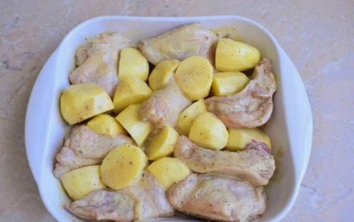 Курица с картошкой в духовке на противне. Курица целиком с картошкой на противне