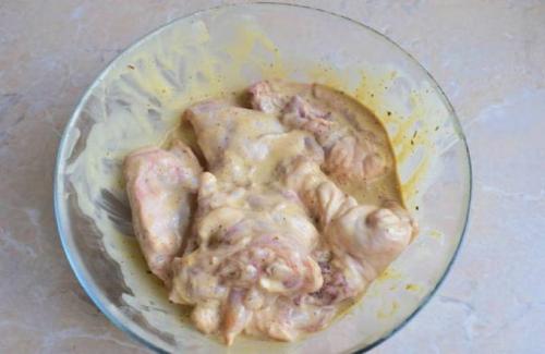 Курица с картошкой в духовке на противне. Курица целиком с картошкой на противне