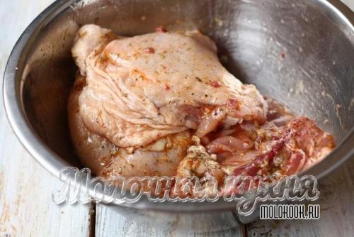 Куриные бедра с картошкой в духовке на противне. Готовим вкусные куриные бедра в духовке с ломтиками картошки — самые удачные рецепты