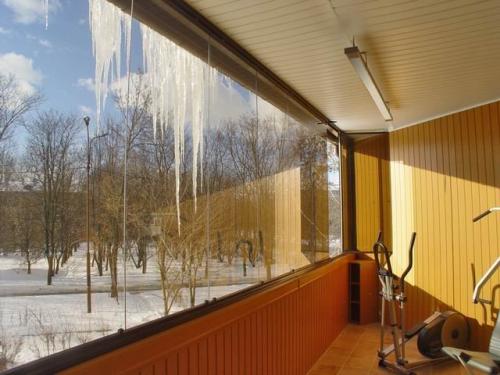 Безрамное остекление стеклопакетами. Безрамное остекление балконов и лоджий