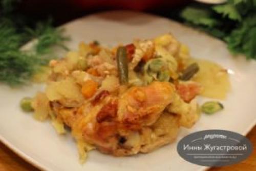 Замороженные овощи с курицей в духовке. Курица с замороженными овощами и картофелем под сметанным соусом в духовке