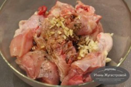 Замороженные овощи с курицей в духовке. Курица с замороженными овощами и картофелем под сметанным соусом в духовке