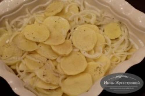 Замороженные овощи с курицей в духовке. Курица с замороженными овощами и картофелем под сметанным соусом в духовке