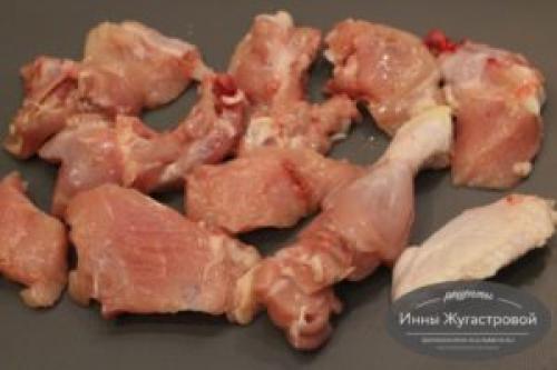 Замороженные овощи с курицей в духовке. Курица с замороженными овощами и картофелем под сметанным соусом в духовке