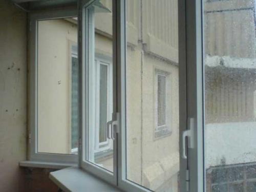 Сколько окон должно открываться на балконе. Разновидности створок окон на балконе