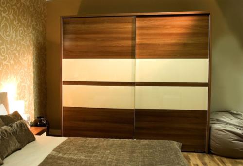 Встроенный или корпусный шкаф-купе. Отдельностоящие и встроенные шкафы купе. Плюсы и минусы