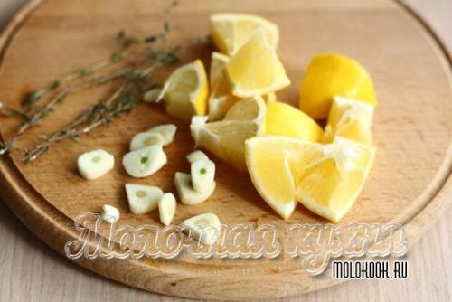 Курица на соли с чесноком. Вкусная курочка с лимоном на противне с солью – обалденная хрустящая корочка