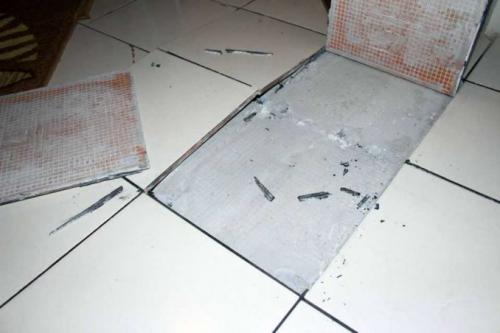 Как положить плитку в деревянном доме. Сложности при укладке плитки