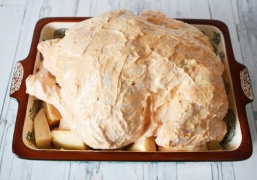 12 рецептов целой курицы в духовке с хрустящей корочкой