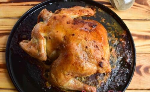 12 рецептов целой курицы в духовке с хрустящей корочкой
