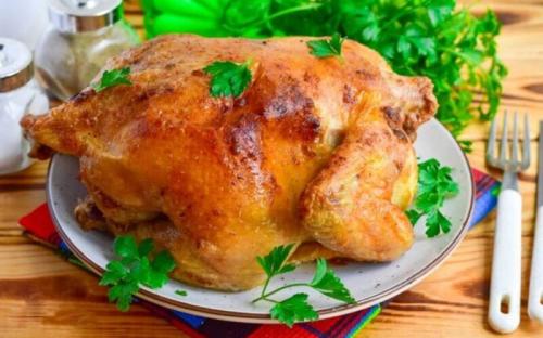 12 рецептов целой курицы в духовке с хрустящей корочкой
