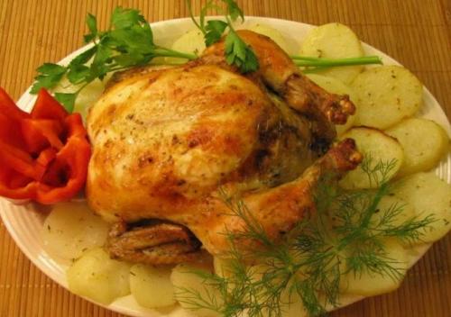 Как сделать хрустящую корочку на курице в духовке. Как запечь курицу целиком в духовке, чтобы она получилась сочной и с хрустящей корочкой: 8 рецептов курицы в духовке