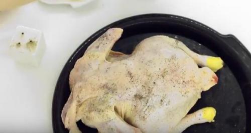 Как пожарить курицу с корочкой в духовке. Как запечь курицу целиком в духовке, чтобы она получилась сочной и с хрустящей корочкой: 8 рецептов курицы в духовке