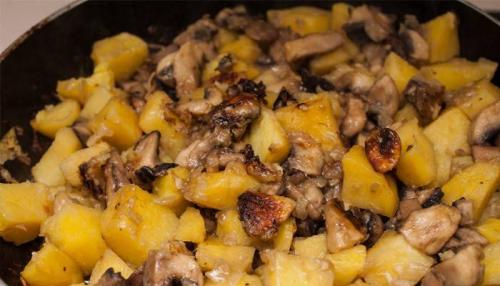 Как пожарить курицу с хрустящей корочкой на сковороде. Как пожарить курицу на сковороде вкусно