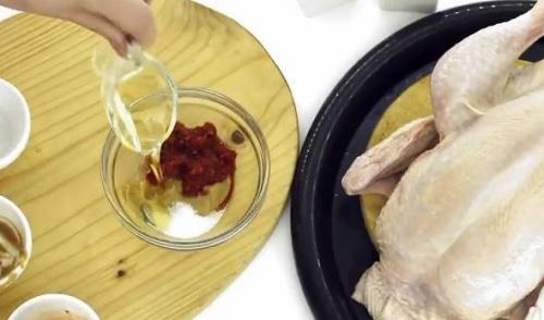 Как пожарить курицу с хрустящей корочкой в духовке. Как запечь курицу целиком в духовке, чтобы она получилась сочной и с хрустящей корочкой: 8 рецептов курицы в духовке