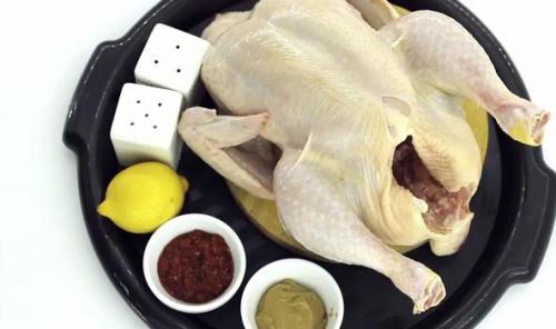 Как пожарить курицу с корочкой в духовке. Как запечь курицу целиком в духовке, чтобы она получилась сочной и с хрустящей корочкой: 8 рецептов курицы в духовке