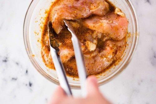 Курица кусочками в духовке маринад. Маринад для курицы в духовке: 15 самых вкусных рецептов
