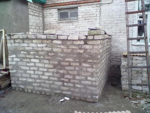 Как пристроить туалет к частному дому. Строительство пристройки для ванной в частном доме. Часть 1